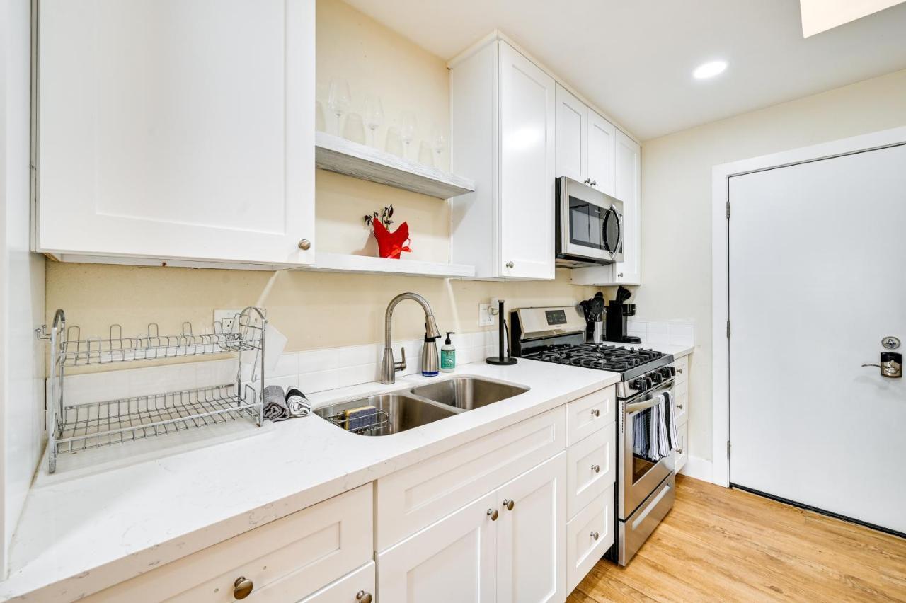 Pet-friendly About 14 Mi To Downtown Apartment *